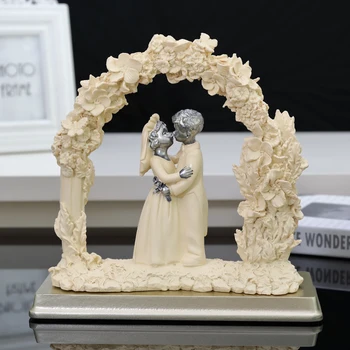 Egyszerű, Modern, Kreatív Menyasszonyi Pár Szerelmeseinek Gyanta Díszek Haza Nappali Asztal Figurák Kézműves Hivatal Klub Dekoráció