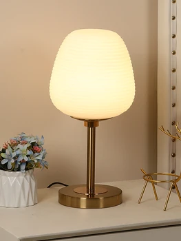 Fény luxus LED modell szobában Skandináv modern minimalista én hálószoba éjjeli lámpa kreatív meleg üvegszem-védelem touch asztali lámpa